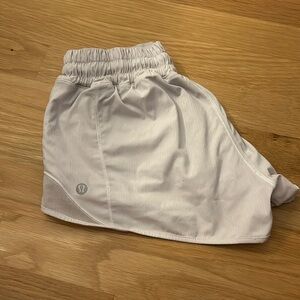 COPY - Lululemon white hotty hots size four 2.5 inseam